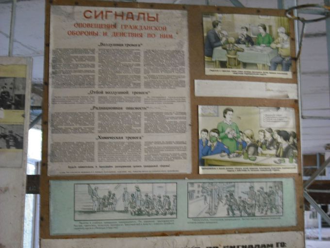 Vemos una cartelera que se muestran  muchas cosas con  noticias que anuncian cosas del país