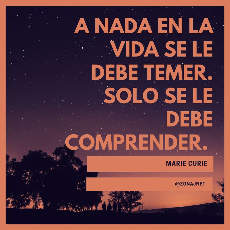 Un cielo despejado con unos pocos árboles rodeados de algunas personas
