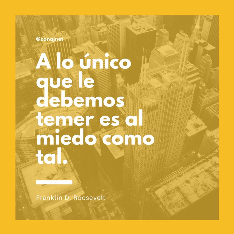 El centro de una gran ciudad con rascacielos visto desde el aire y un mensaje sobre el temor
