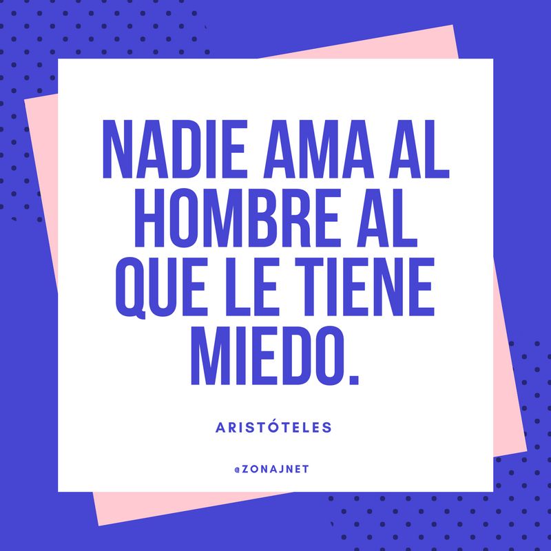 Cuadros grandes de colores uno sobre el otro y un mensaje sobre el miedo