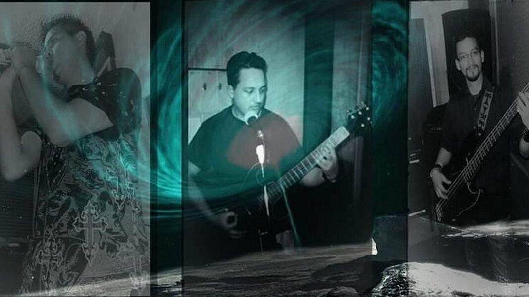 Collage de tres paneles muestra a una cantante con micrófono, un hombre con guitarra y otro músico con bajo en ambientes oscuros.